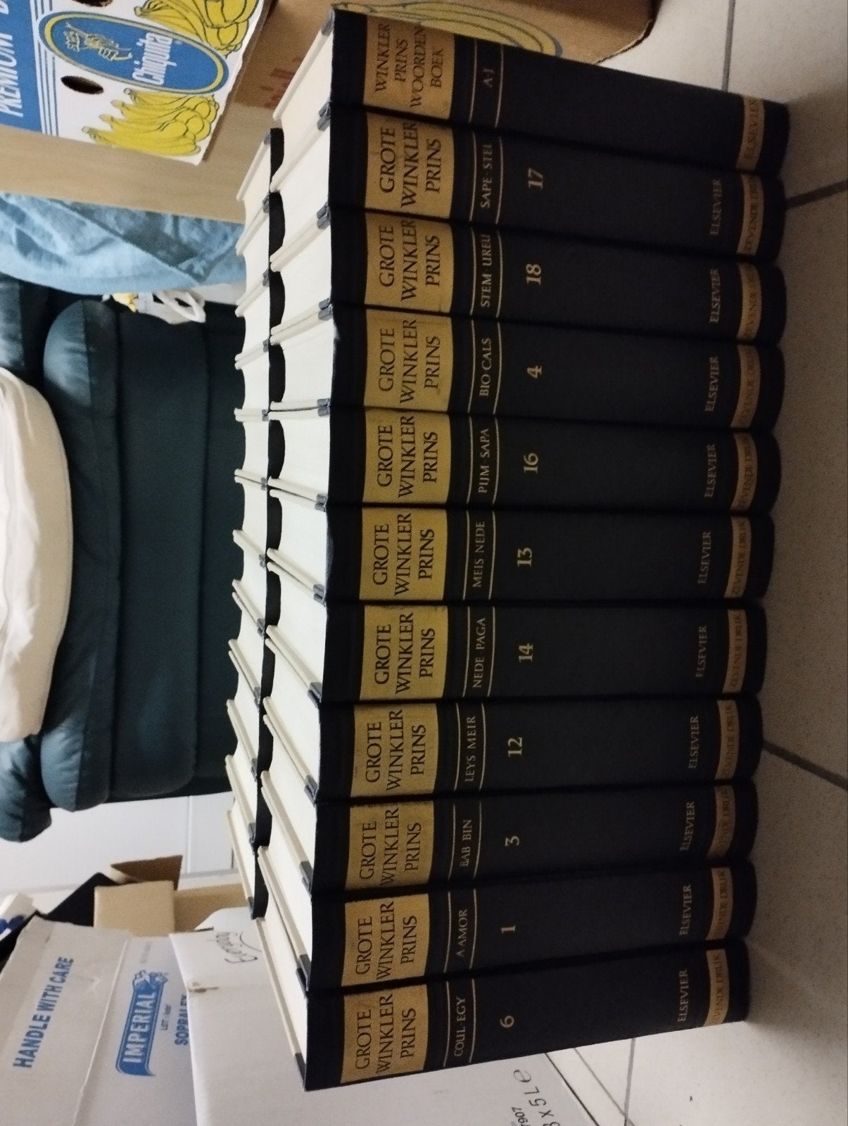een encyclopedie Wikipedia 22 boeken kleur zwart met goud, Enlèvement