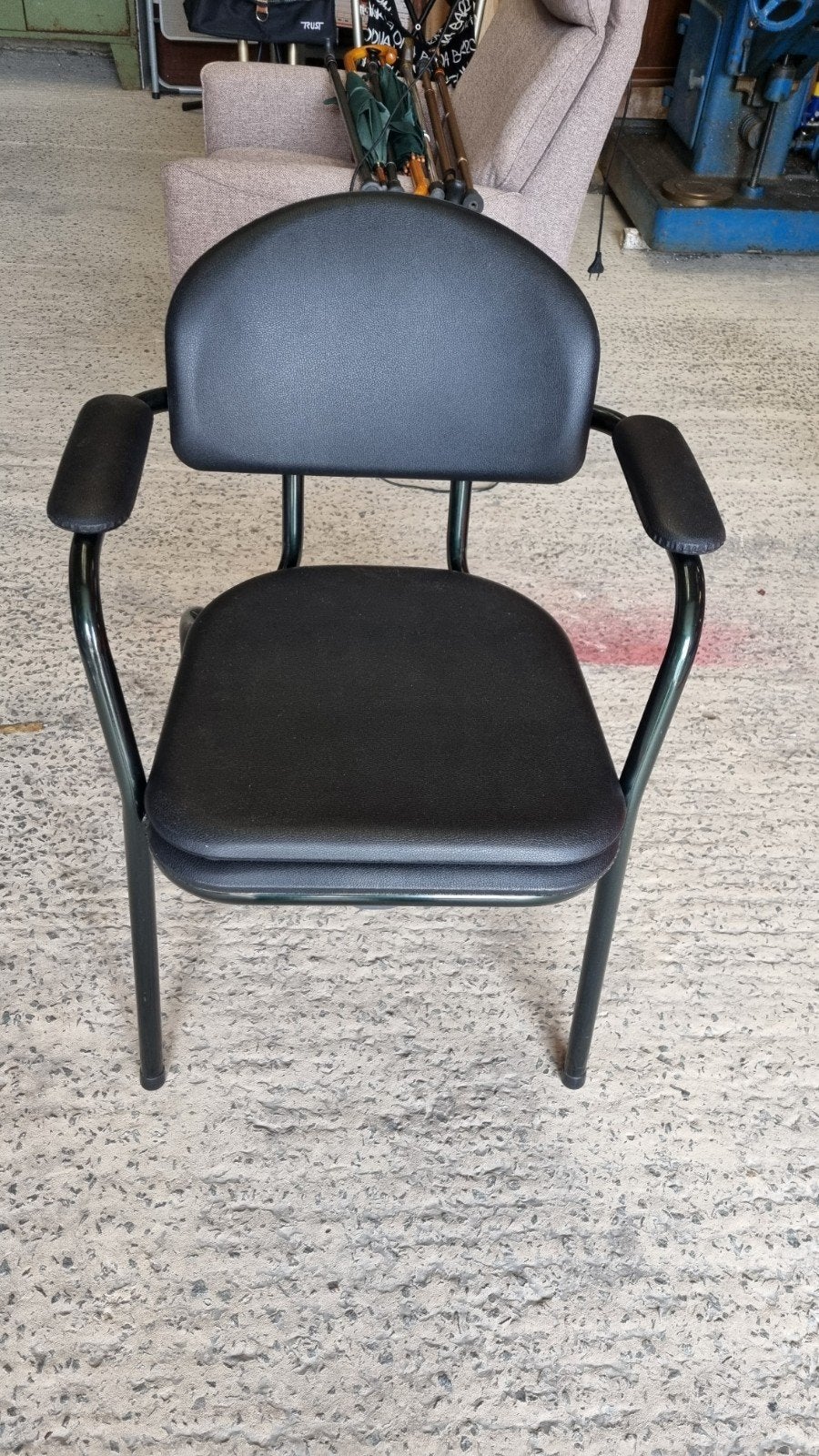 chaise percée, Enlèvement