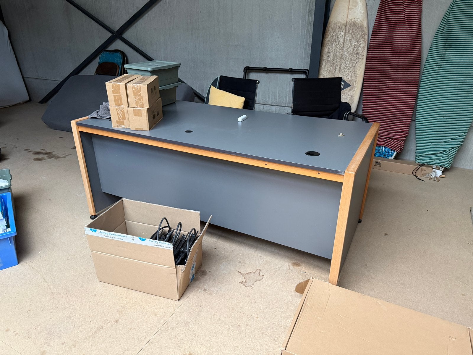 Groot bureau, Huis en Inrichting, Bureaus, Ophalen, Gebruikt, Grijs