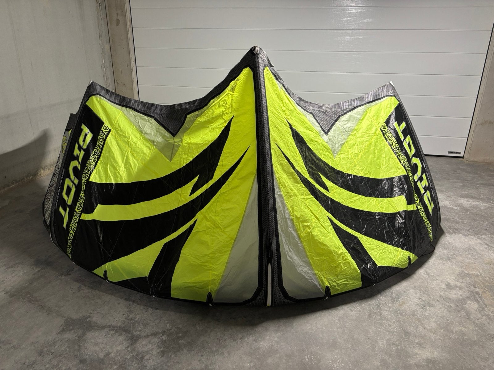 Kite Naish Pivot 9m, Watersport en Boten, Ophalen, 9 m², Geen board, Zo goed als nieuw