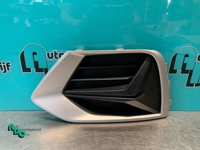 Pare-chocs grille d'un Audi Q3 (Q3 18-), -, 3 mois de garantie, Audi, Utilisé