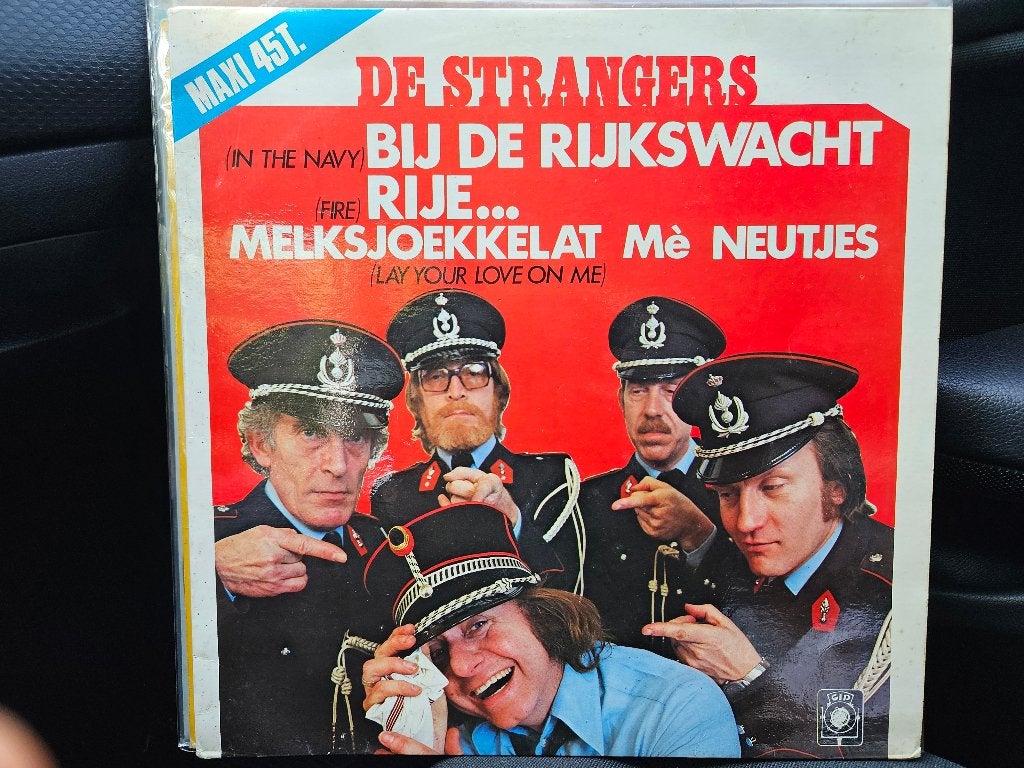 LP Maxi Strangers - Bij De Rijkswacht, Cd's en Dvd's, Vinyl | Nederlandstalig, Gebruikt, Ophalen of Verzenden, Feestmuziek, 12 inch