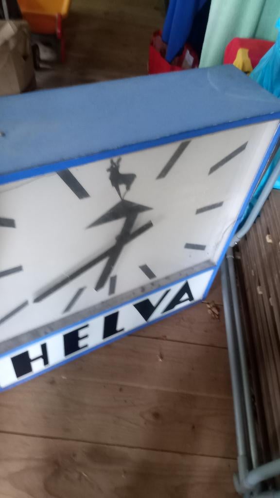 HELVA UURWERK GEVEL JUWELIER, Enlèvement