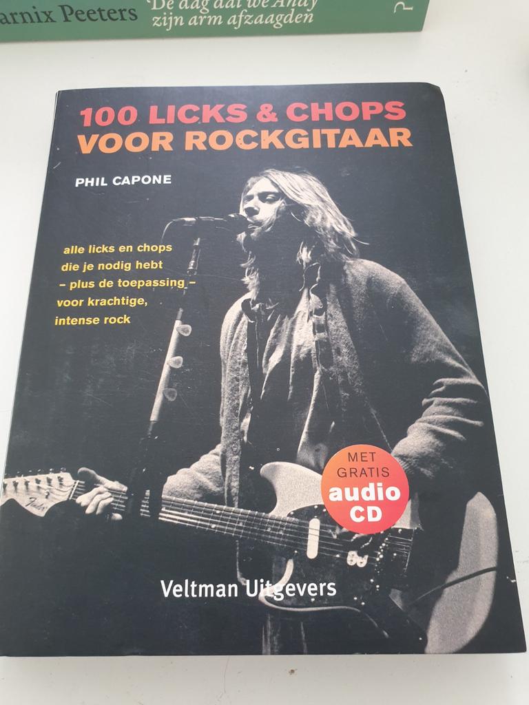 Phil Capone - 100 licks & chops voor rockgitaar. Met cd, Livres, Musique, Enlèvement ou Envoi, Comme neuf, Phil Capone, Instrument