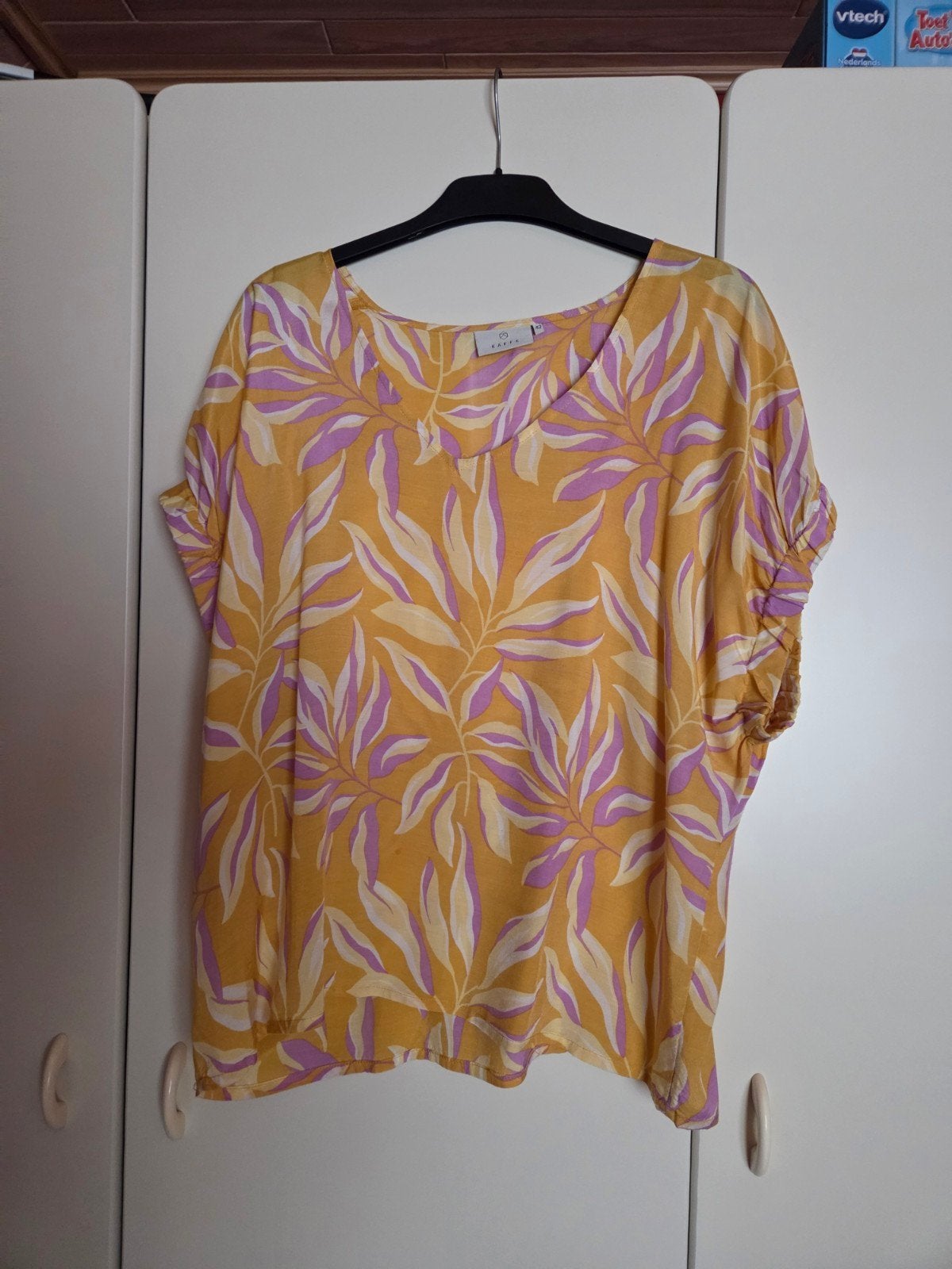 damesblouse kaffe lila met geel maat 42, Kleding | Dames, Topjes, Kaffe, Geel, Maat 42/44 (L), Ophalen of Verzenden