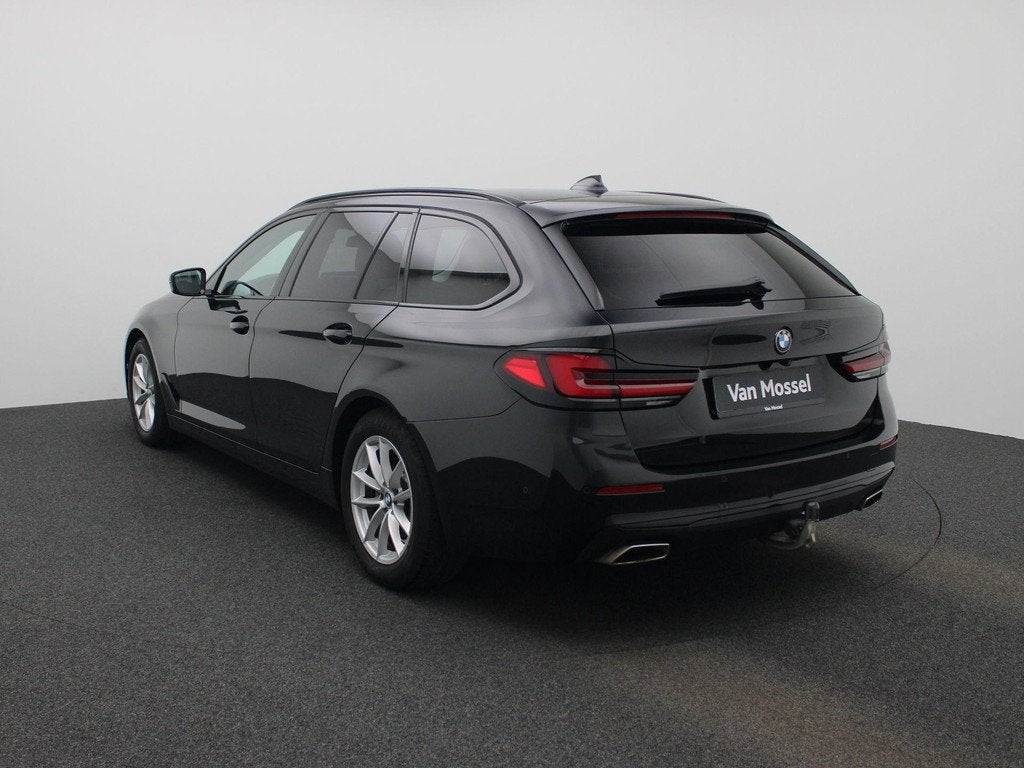 BMW 5 Reeks Touring 518d Aut. (110 kW), Auto's, Automaat, https://public.car-pass.be/vhr/76de42b8-354b-49e4-ae43-cb08652daf41