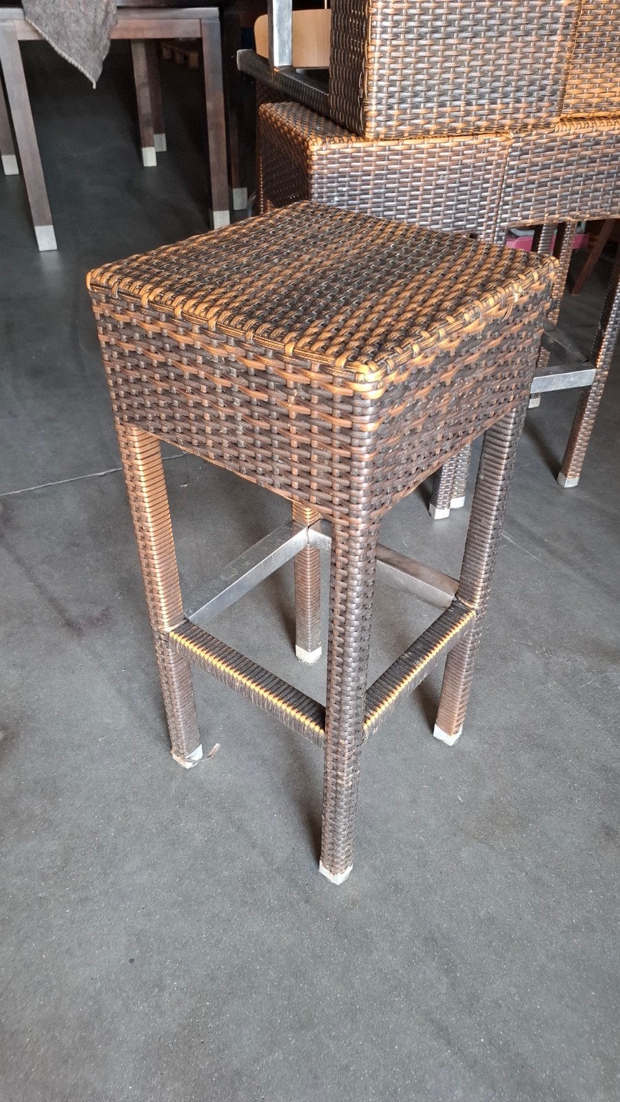 8 outdoor krukken flat weaving leather horeca partij lot, Kunststof, 60 tot 90 cm, Ophalen of Verzenden, Gebruikt