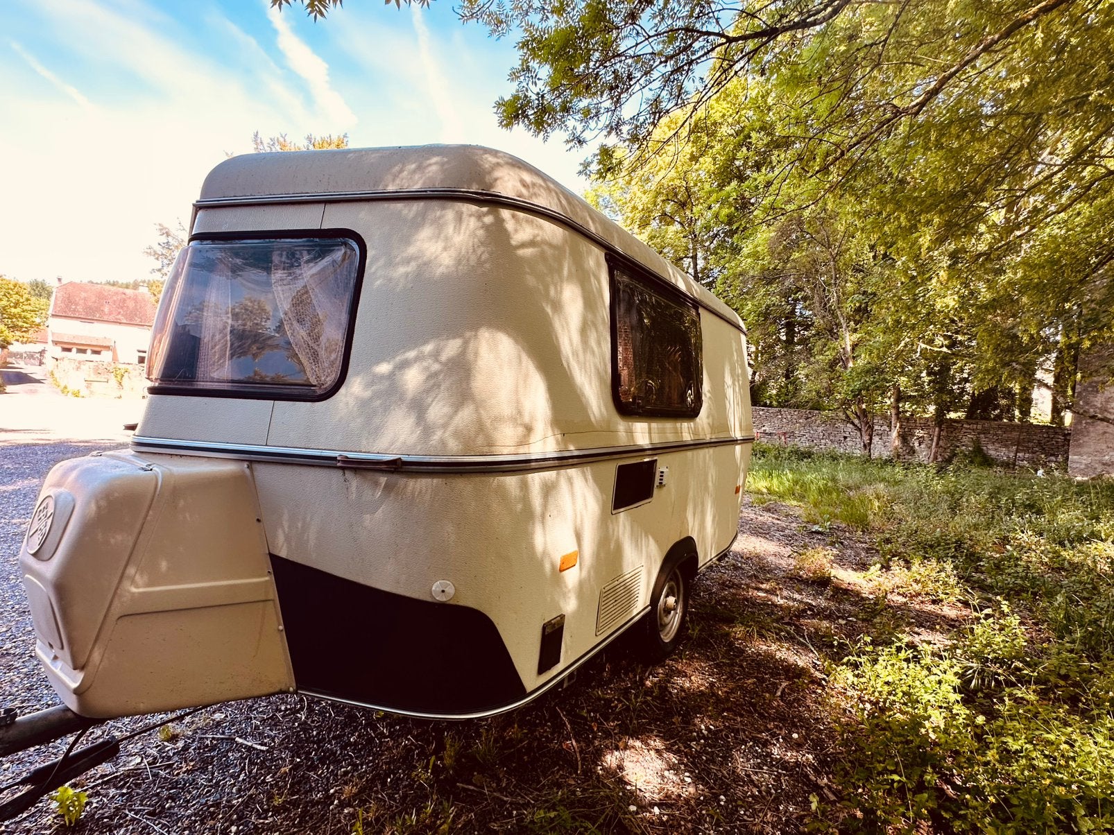 Caravan Eriba Familia Touring Profilée < 750kg, 4 personen!, Caravans en Kamperen, Caravans, Particulier, tot en met 4, 500 - 750 kg