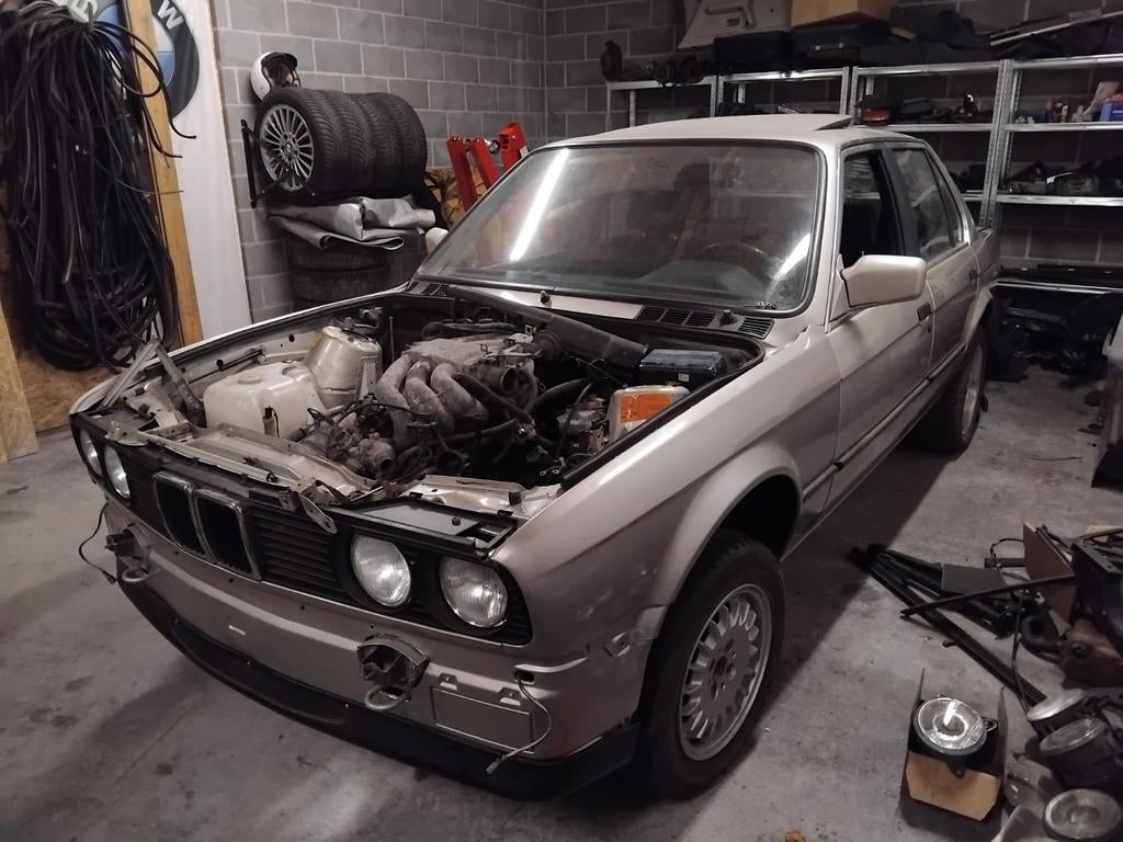 BMW E30 sedan in onderdelen, Auto-onderdelen, Ophalen, Voor, BMW