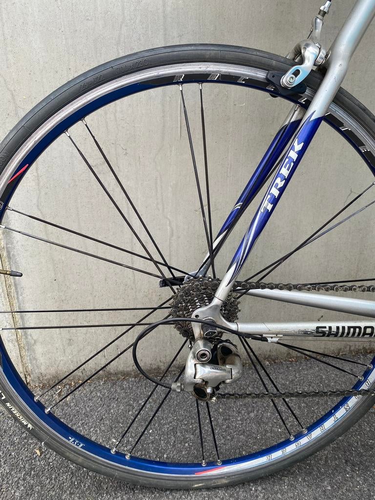 Koersfiets. Incl helm, Fietsen en Brommers, Ophalen, Zo goed als nieuw
