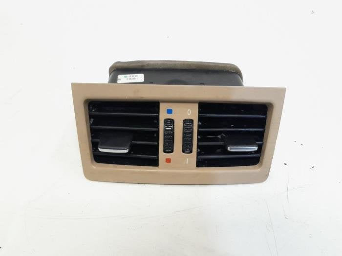 Grille d'aération arrière d'un BMW 3-Serie, -, 3 mois de garantie, Utilisé, -