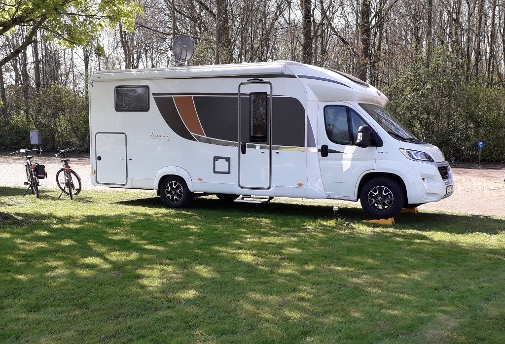 Burstner Lyseo TD 728 G Harmony Line, Caravans en Kamperen, Automaat, Chemisch toilet, Ringverwarming, Fiat