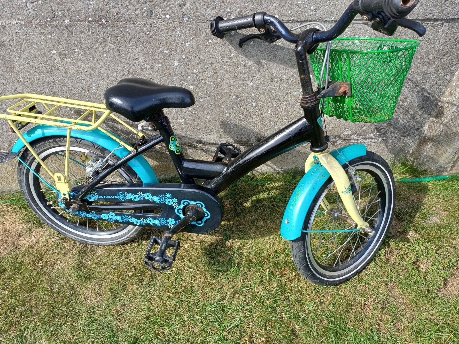 eerste kinderfietsje met mandje, Fietsen en Brommers, Ophalen, Gebruikt, Velgrem, 14 inch of minder