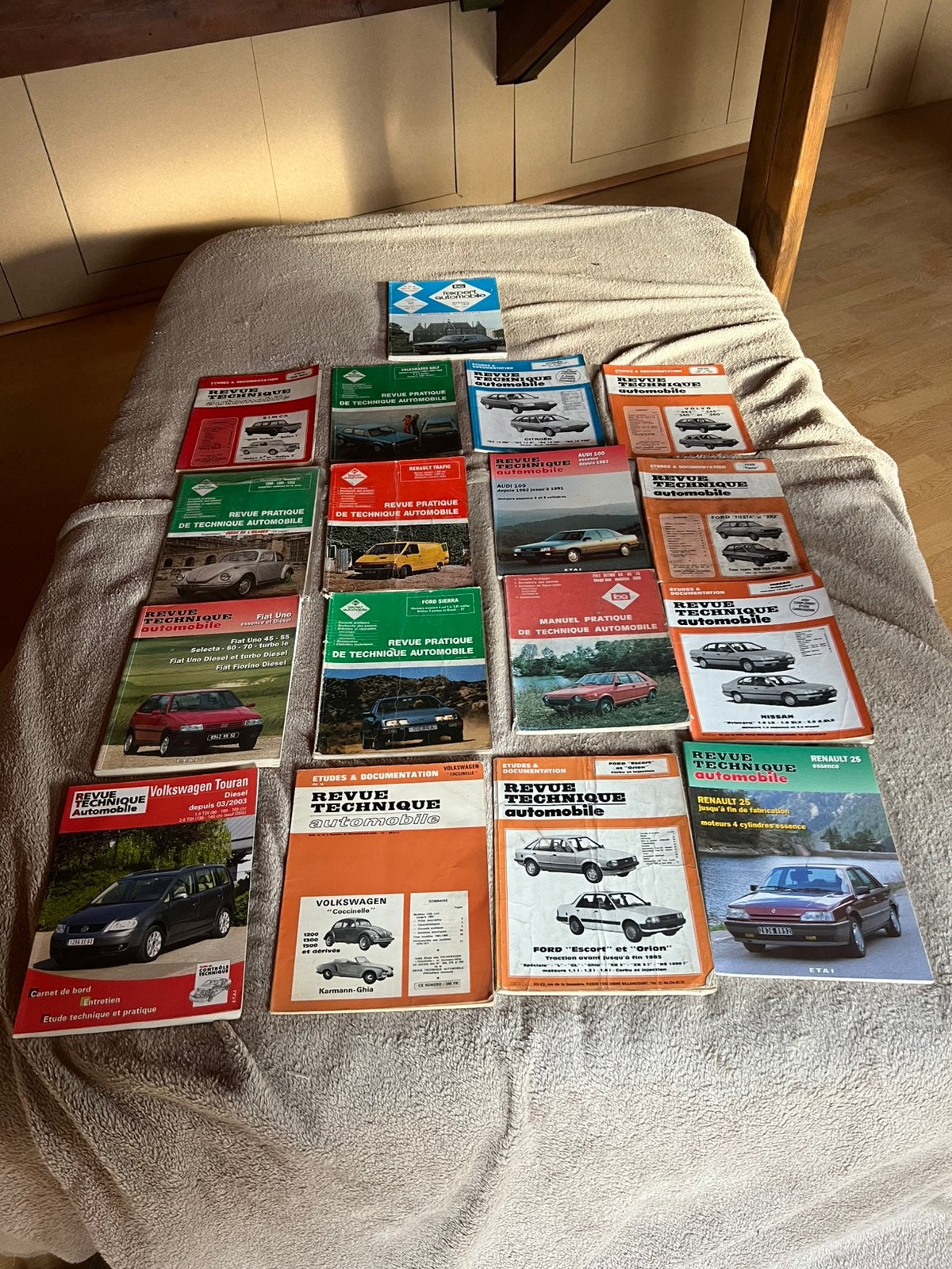 Livre technique voiture ancienne, Enlèvement, Comme neuf