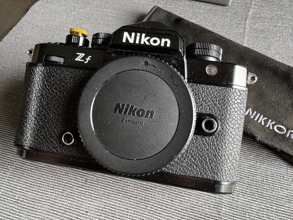 Nikon Zf + NIKKOR Z 40 mm f/2.0 édition spéciale, TV, Hi-fi & Vidéo, Appareils photo numériques, Sans zoom optique, Compact, Comme neuf