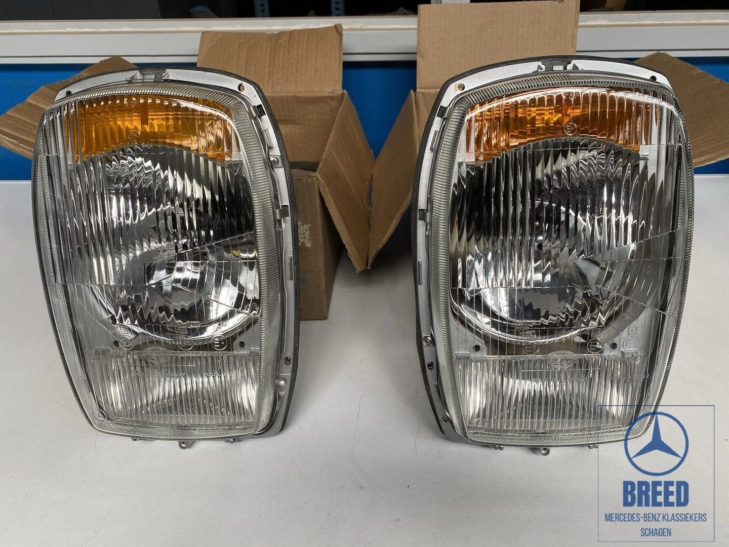 NOS set koplampen Hella H1 voor Mercedes-Benz W114 W115 /8, Auto-onderdelen, -, Nieuw, Ophalen of Verzenden, -