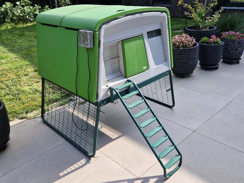 Omlet cube met autodoor en voorzetrenren, Ophalen, Gebruikt, Kippenhok of Kippenren
