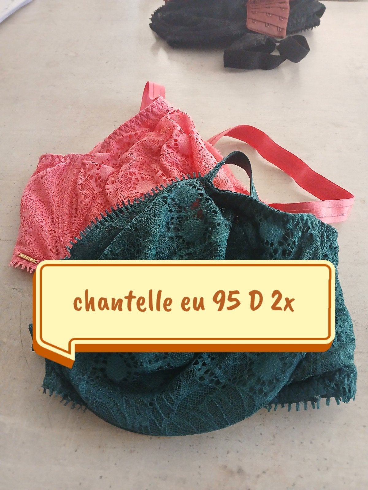 chantelle eu 95 D 2x, Kleding | Dames, Ondergoed en Lingerie, Chantelle, Ophalen of Verzenden, Roze, BH