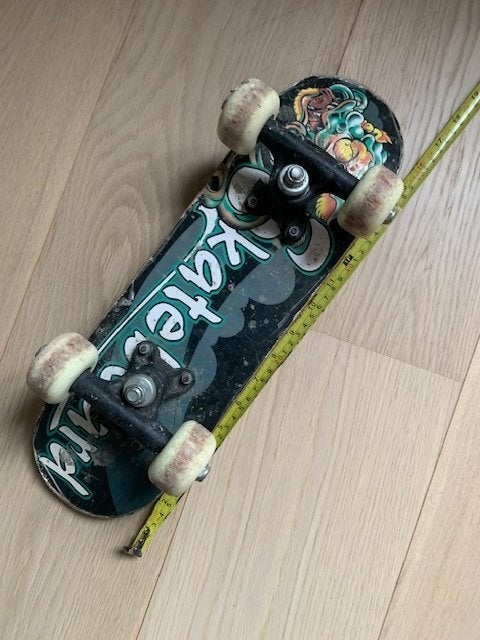 Skate boards enfant + casque, Enfants & Bébés, Enlèvement, Utilisé
