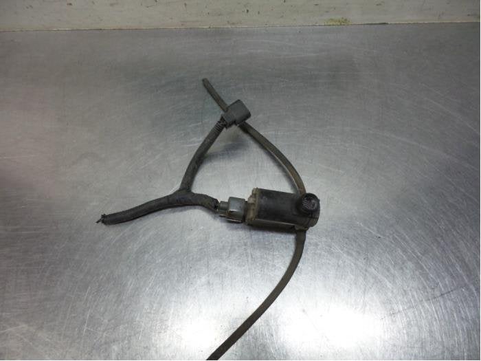 Ruitensproeierpomp voor van een Kia Sportage (Sportage 05-), -, -, Ophalen of Verzenden, -