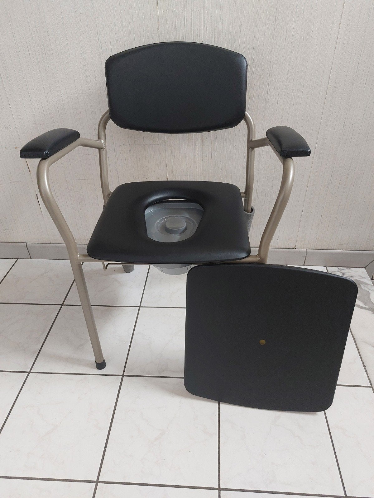 chaise percée, Ophalen