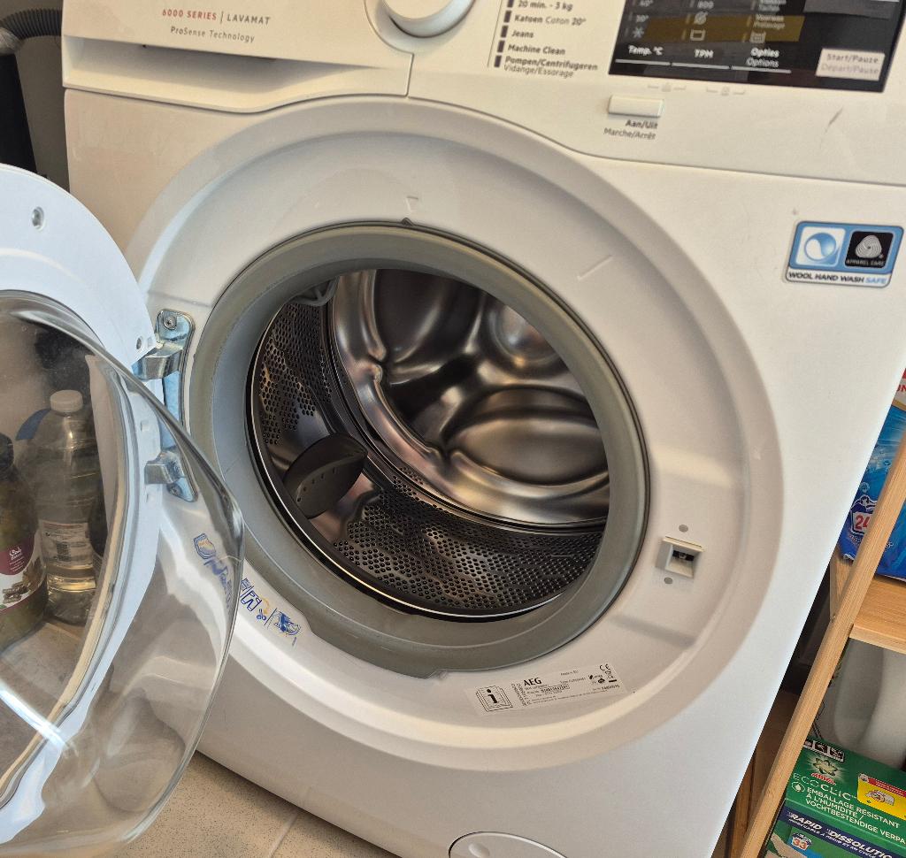 Machine à laver AEG 8kq, très économique, en très bon état, 1200 à 1600 tours, 6 à 8 kg, 85 à 90 cm, Programme lavage à la main