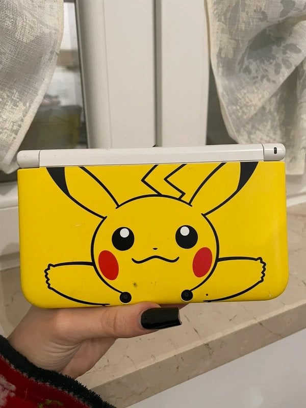 Nintendo 3DS XL Pikachu, Enlèvement ou Envoi, Comme neuf, 3DS XL