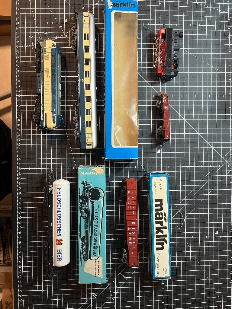 Lot Märklin HO - 2 locomotives, 4 wagons et boîtes d’origine, Enlèvement ou Envoi, Courant alternatif, Utilisé, Locomotive
