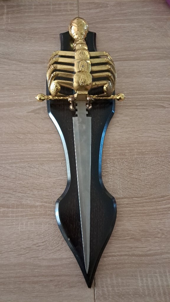 Decoratief zwaardje met gouden skelet, Ophalen
