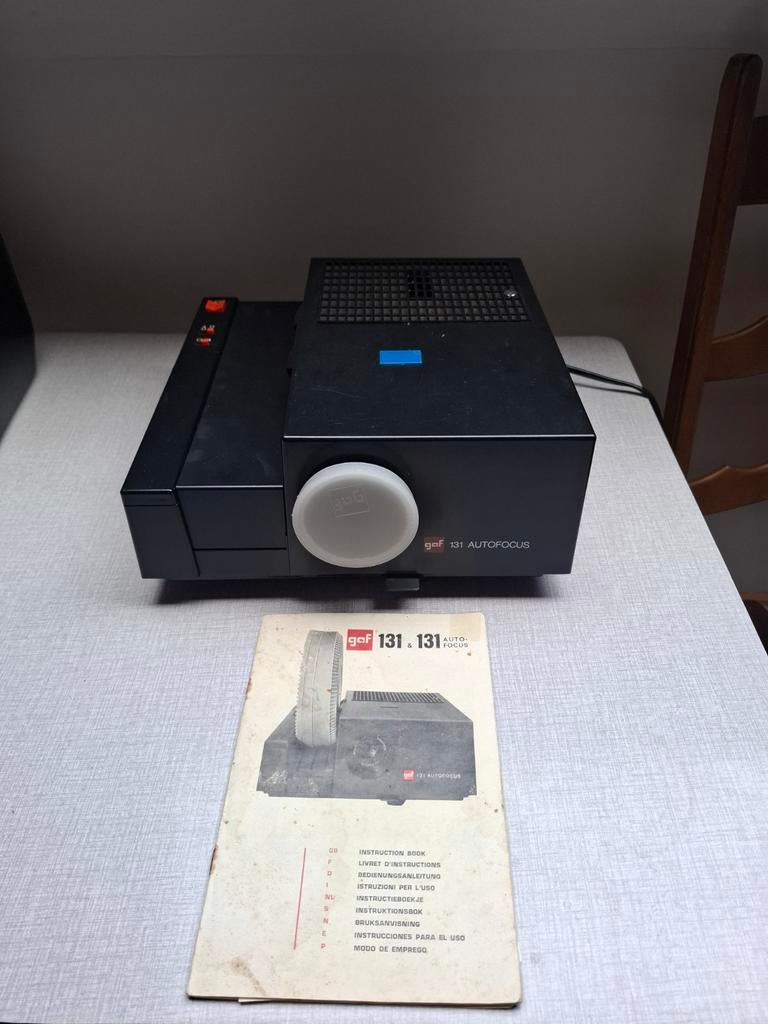 Vintage GAF 131 Autofocus diaprojector met handleiding, Enlèvement