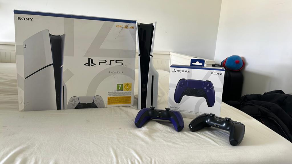 PS5 met twee controlers, Ophalen of Verzenden, Zo goed als nieuw, Playstation 5