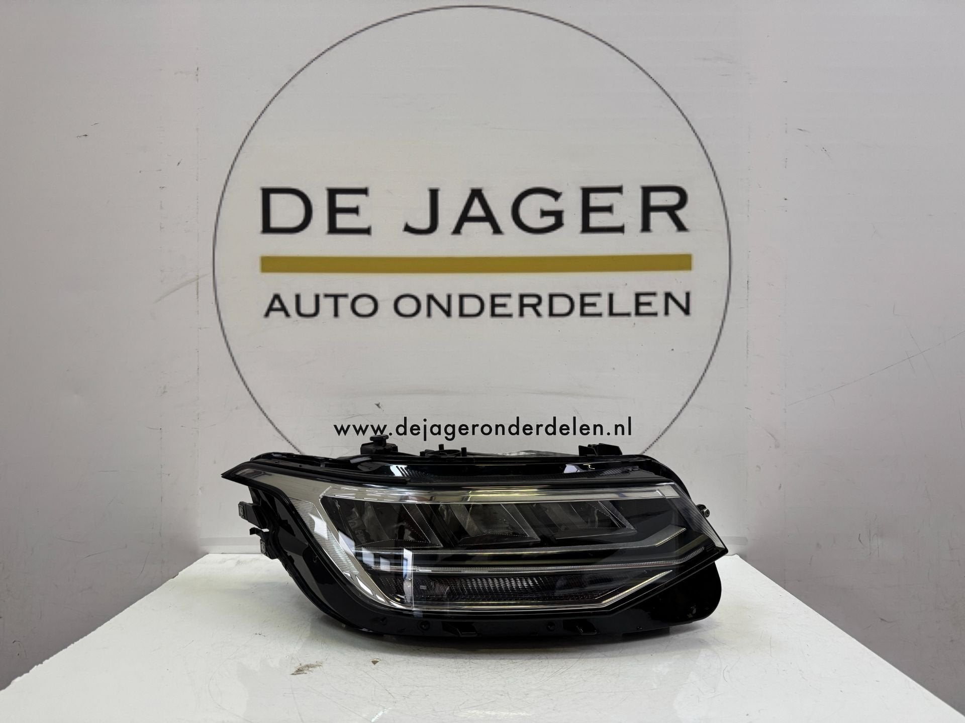 VW TIGUAN 5NB FACELIFT FULL LED PHARE DROIT 5NB941036C, Volkswagen, Volkswagen AG, Vw@volkswagen.de, Utilisé