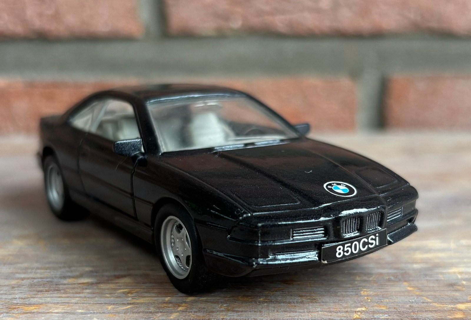 Maisto Shell BMW 850 CSi - zwart - schaal 1:42, Hobby en Vrije tijd, Modelauto's | Overige schalen, Zo goed als nieuw, Auto, Ophalen of Verzenden