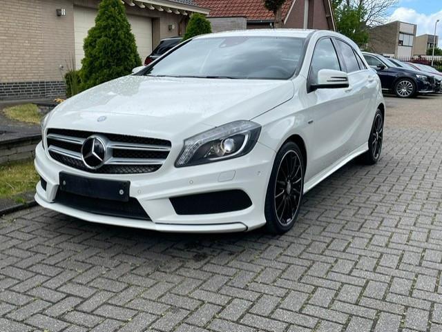 Mercedes-Benz A-Klasse 200 AMG LINE COMAND XENON, Autos, Classe A, Achat, Boîte manuelle, 5 portes