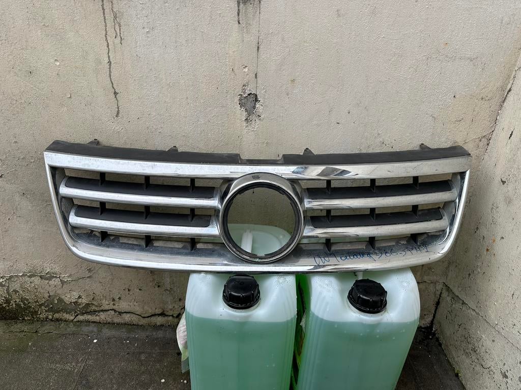 Calandre Vw Touareg 1er GENERATION châssis 7L année 2002-07, Volkswagen, Utilisé, Avant, Enlèvement ou Envoi
