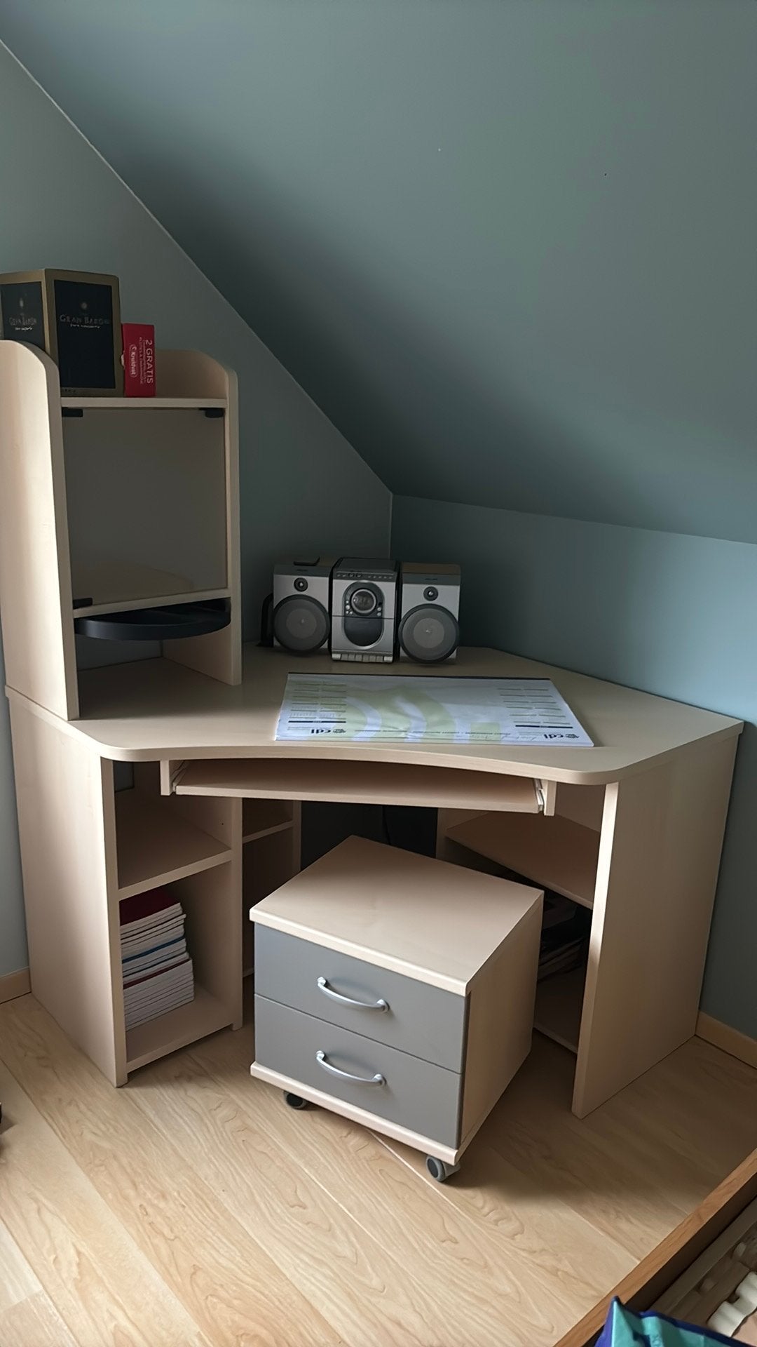 Bureau en nachtkastje, Ophalen, Zo goed als nieuw