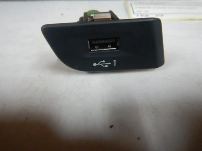 AUX/USB aansluiting Audi Q2 (22732796), Auto-onderdelen, Ophalen of Verzenden, Gebruikt