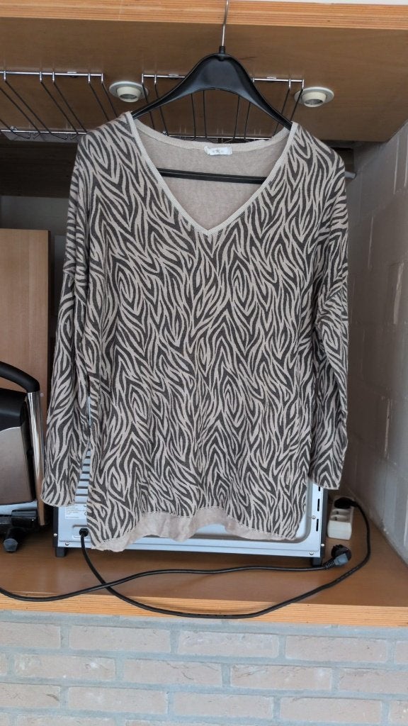beige trui met V-hals - XL- 7€, Kleding | Dames, Grote Maten, Ophalen of Verzenden, Zo goed als nieuw, Beige, Trui of Vest
