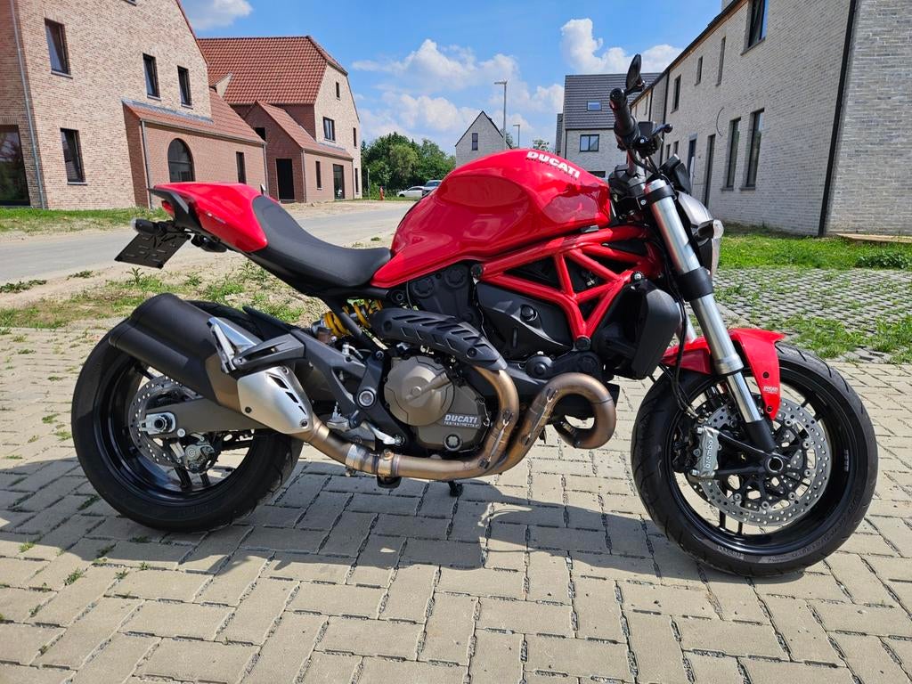 Ducati Monster 821, Permis Moto A, Plus de 35 kW, Contrôle de traction, 2 cylindres