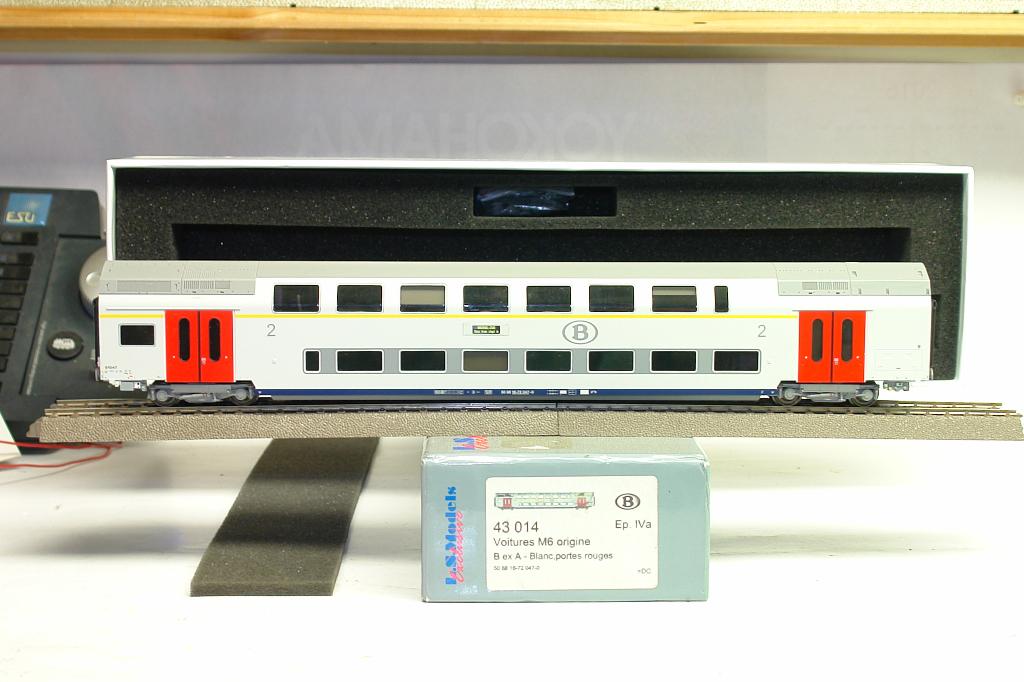 LS MODELS 43014 SNCB NMBS VOITURE M6 B ex A CC/DC, Hobby & Loisirs créatifs, Trains miniatures | HO, Utilisé, Wagon, Autres marques