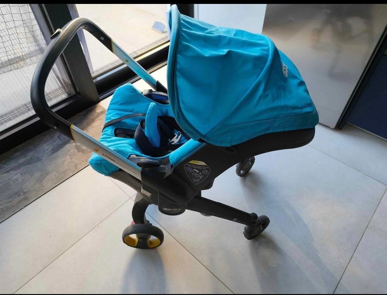 Gezellige baby Doona, Ophalen