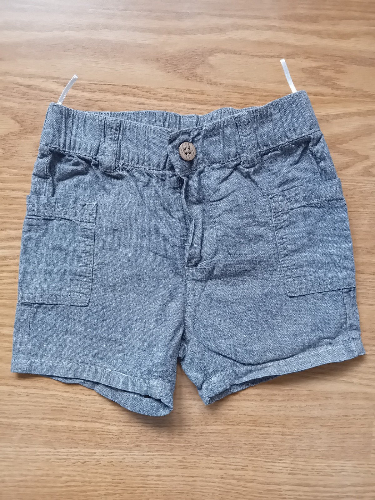 Jeanskleurige short, Kinderen en Baby's, Babykleding | Maat 86, C&A, Broekje, Ophalen of Verzenden, Zo goed als nieuw