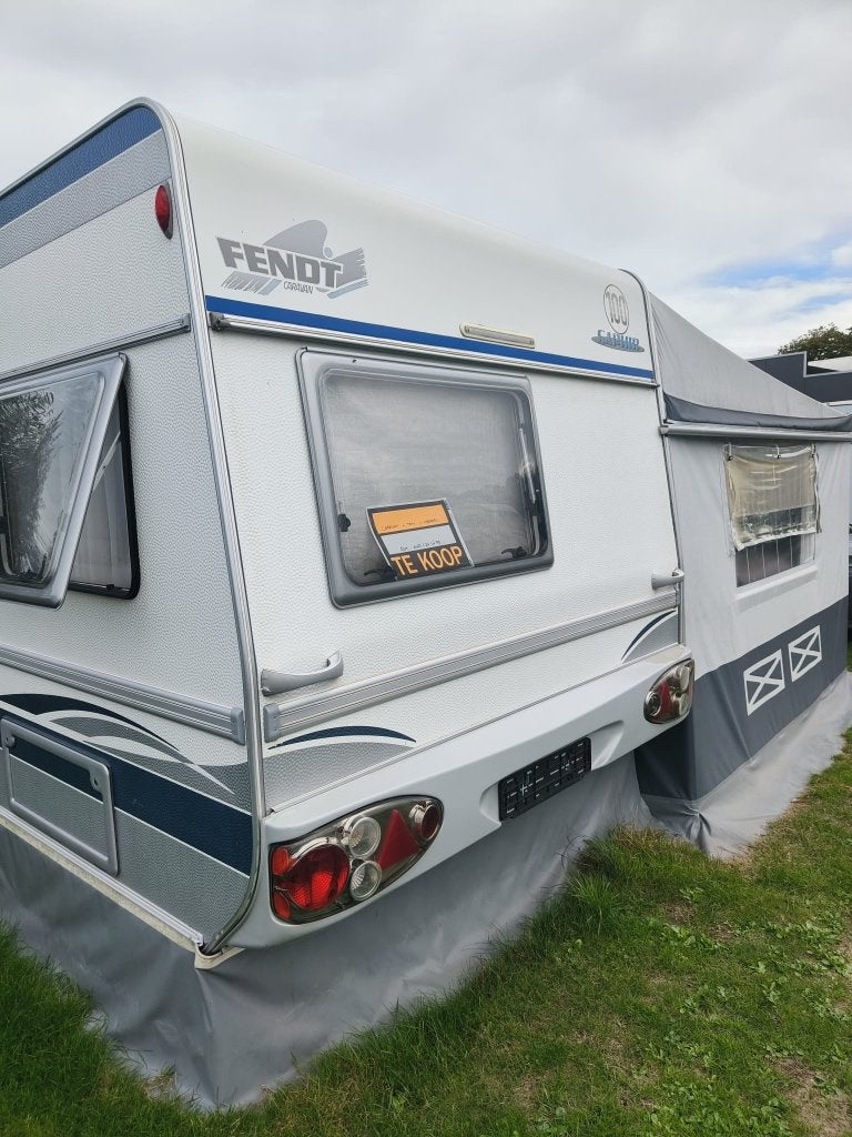 Fendt Saphir 2004 - Vercovan voortent - inboedel, Caravans en Kamperen, Schokbreker, Rondzit, Frans bed, Particulier