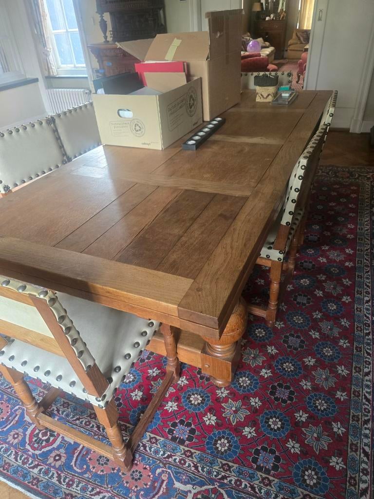 Massieve eiken tafel, Enlèvement