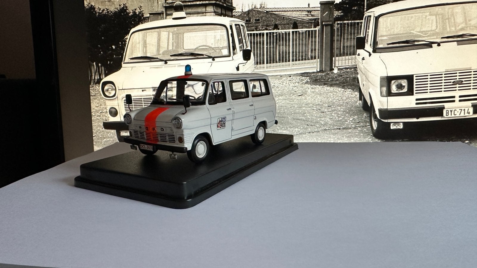Minichamps Ford Transit gendarmerie rijkswacht 1/43, Ophalen, Gebruikt, Auto, MiniChamps