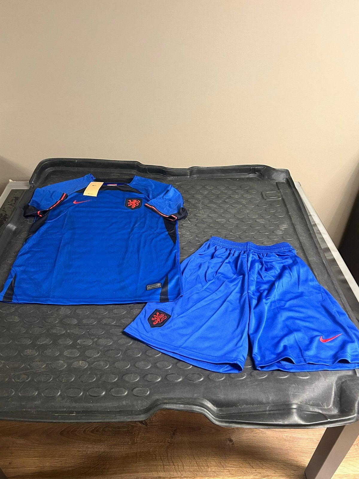 KOOPJE! Nederland Elftal Voetbal Set Tenu - NIEUW!, Sports & Fitness, Taille S, Enlèvement ou Envoi, Neuf, Set