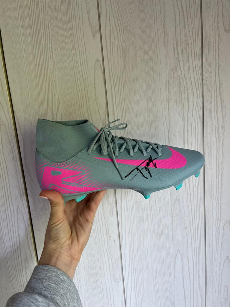Gesigneerde voetbalschoen van Frenkie de Jong, Sport en Fitness, Voetbal, Ophalen of Verzenden, Zo goed als nieuw, Schoenen
