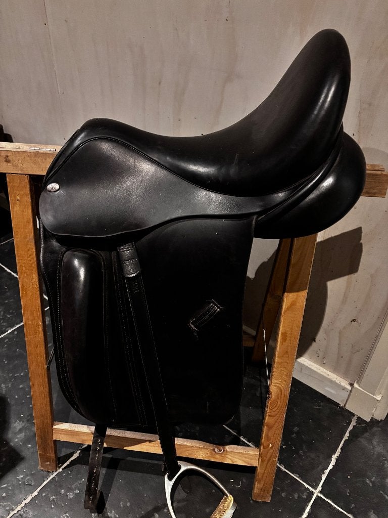 Dressuurzadel VB Saddelry maat 18, Dieren en Toebehoren, Ophalen, Gebruikt, Dressuur, Overige merken