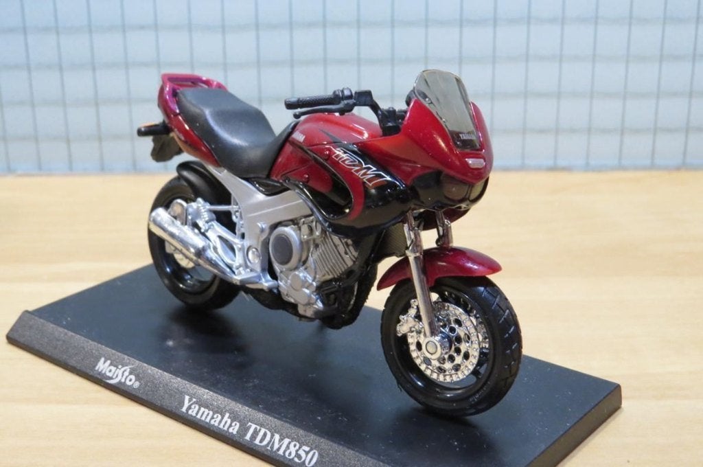 Yamaha TDM850 1:18 maisto blister, Enlèvement ou Envoi, Neuf, Moteur, Maisto
