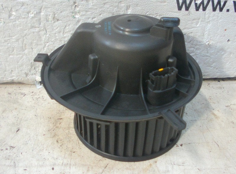 KACHEL VENTILATORMOTOR Caddy III (2KA,2KH,2CA,2CH), Gebruikt, Volkswagen, Valeo, 100, rue de Courcelles
75017  Paris, FR